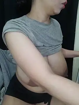 DianiQueenn online show from June 2026 04:37:01 AM