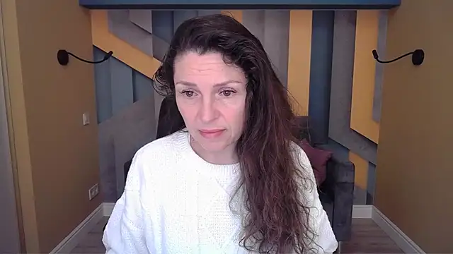 Snapshot of EllaLong chatting on February 2026 12:33:01 PM EllaLong online show from February 2026 12:33:01 PM