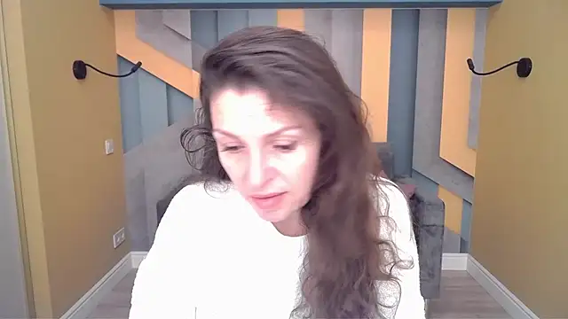 Snapshot of EllaLong chatting on February 2026 12:31:01 PM EllaLong online show from February 2026 12:31:01 PM