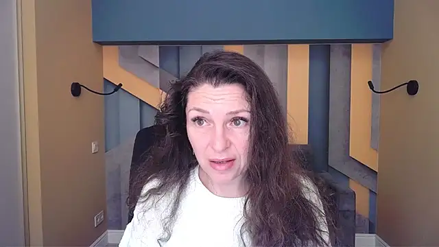 Snapshot of EllaLong chatting on February 2026 12:32:02 PM EllaLong online show from February 2026 12:32:02 PM