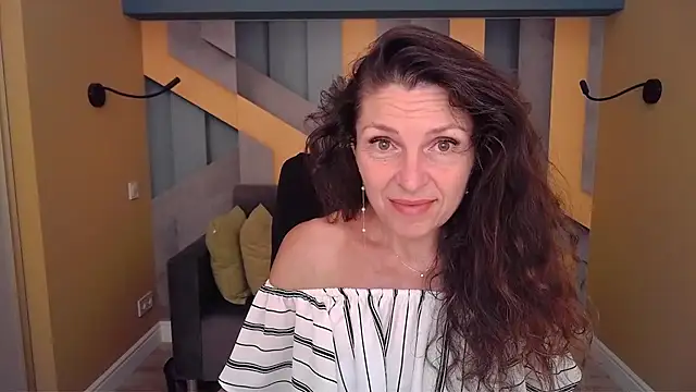 Snapshot of EllaLong chatting on July 2026 11:34:01 AM EllaLong online show from July 2026 11:34:01 AM