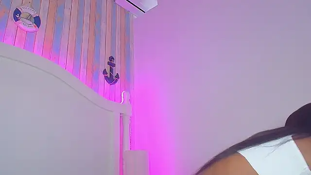 NaiaGils online show from February 2025 06:47:02 PM