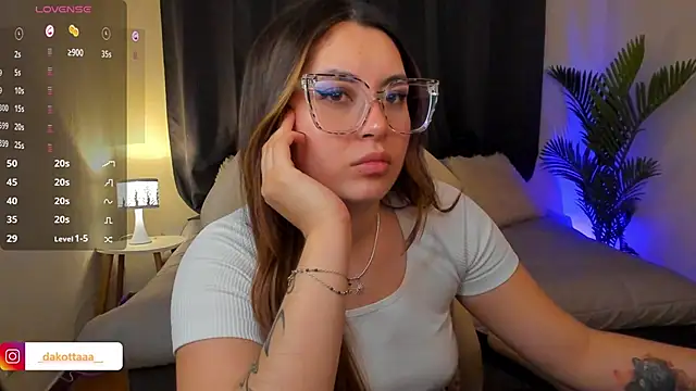 dakottaa  online show from December 2025 11:32:01 PM