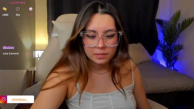 dakottaa  online show from December 2025 11:34:02 PM