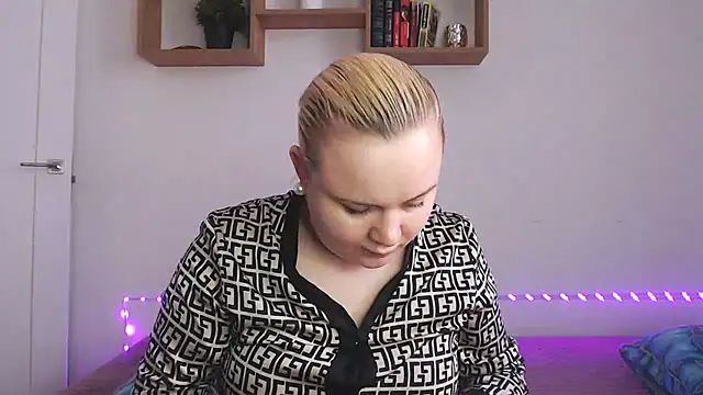 Karolina love  online show from February 2026 07:41:02 AM