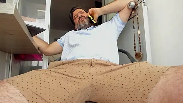 Maxi TheBigDaddy online show from March 2026 04:32:01 PM