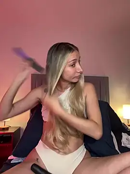 Snapshot of DanikRosse chatting on February 2026 03:15:01 AM DanikRosse online show from February 2026 03:15:01 AM