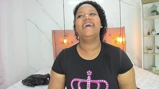 Snapshot of Belle_Brunette chatting on April 2026 12:54:01 PM Belle Brunette online show from April 2026 12:54:01 PM