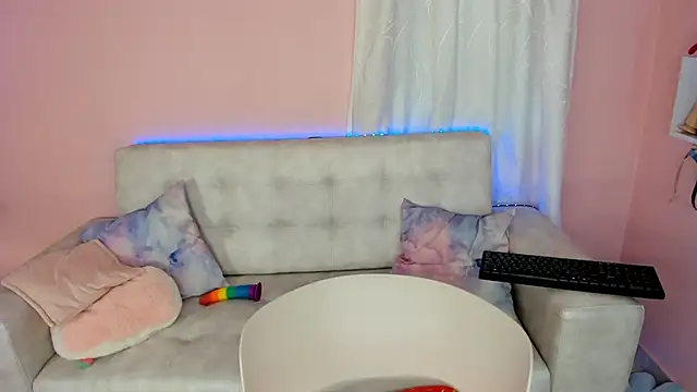 tinysara online show from December 2024 07:34:01 PM