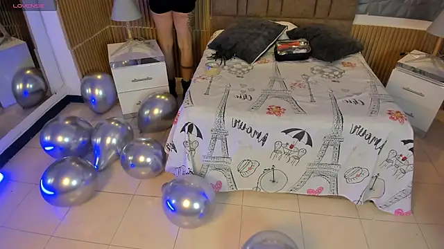 charlottewhitte online show from October 2025 12:28:02 PM