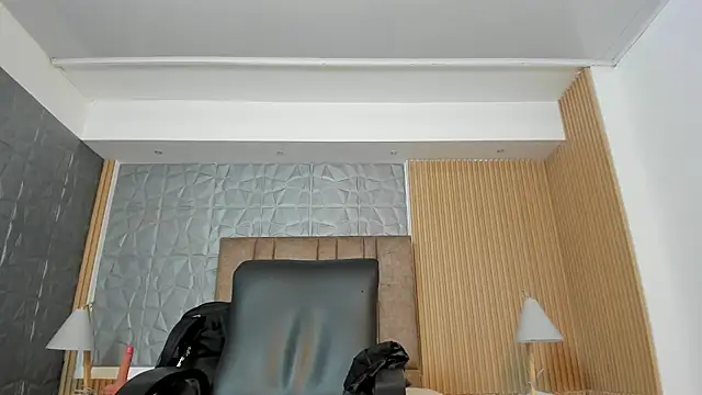 charlottewhitte online show from April 2026 10:55:01 AM