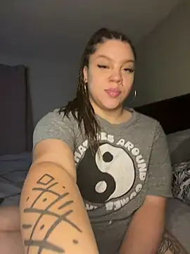 QueenNuttCollector online show from January 2025 01:17:01 AM