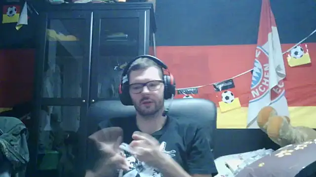 Snapshot of Die-geile-Sau chatting on February 2026 10:32:01 PM Die-geile-Sau online show from February 2026 10:32:01 PM