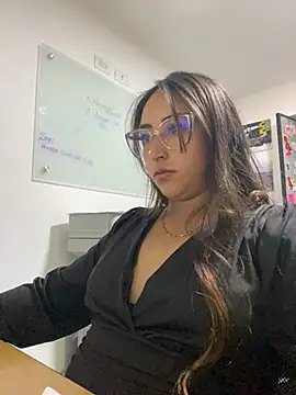 Vaiolet a online show from July 2026 09:30:01 PM