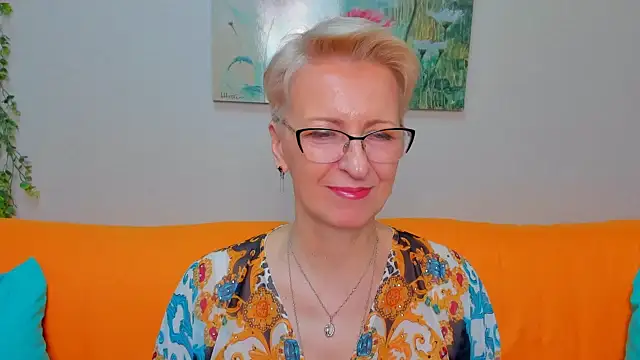 iamyourdream89 online show from April 2026 11:13:01 AM