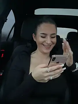 Mia-Bremer online show from February 2025 04:45:02 PM