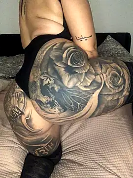 Mia-Bremer online show from December 2025 01:09:02 PM