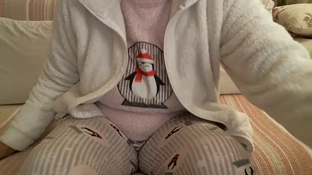 Snapshot of mysteriouscouple001 chatting on December 2024 03:14:02 AM mysteriouscouple001 online show from December 2024 03:14:02 AM