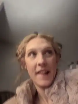 GoldenFlameGoddess online show from February 2025 01:00:02 AM