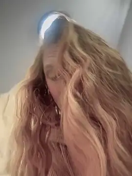 GoldenFlameGoddess online show from February 2025 07:56:02 PM