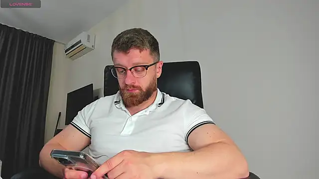 Snapshot of Findom_guy chatting on March 2026 08:48:02 PM Findom guy online show from March 2026 08:48:02 PM