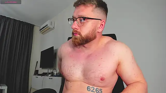 Snapshot of Findom_guy chatting on March 2026 10:13:01 PM Findom guy online show from March 2026 10:13:01 PM