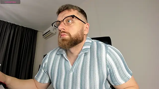 Snapshot of Findom_guy chatting on March 2026 11:14:01 AM Findom guy online show from March 2026 11:14:01 AM