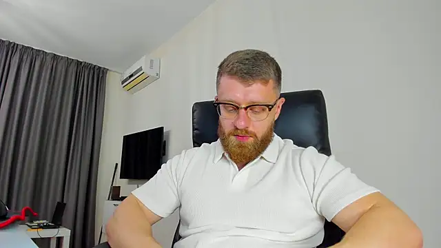 Snapshot of Findom_guy chatting on April 2026 02:26:01 PM Findom guy online show from April 2026 02:26:01 PM