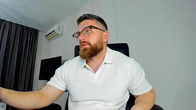 Snapshot of Findom_guy chatting on April 2026 03:37:01 PM Findom guy online show from April 2026 03:37:01 PM