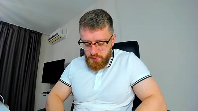 Snapshot of Findom_guy chatting on April 2026 11:31:02 AM Findom guy online show from April 2026 11:31:02 AM