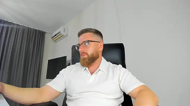 Snapshot of Findom_guy chatting on April 2026 06:27:02 PM Findom guy online show from April 2026 06:27:02 PM