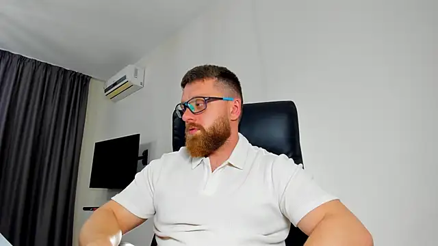 Snapshot of Findom_guy chatting on May 2026 05:20:01 PM Findom guy online show from May 2026 05:20:01 PM