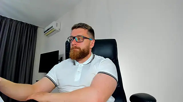 Snapshot of Findom_guy chatting on May 2026 04:56:02 PM Findom guy online show from May 2026 04:56:02 PM