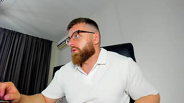 Snapshot of Findom_guy chatting on May 2026 05:41:02 PM Findom guy online show from May 2026 05:41:02 PM