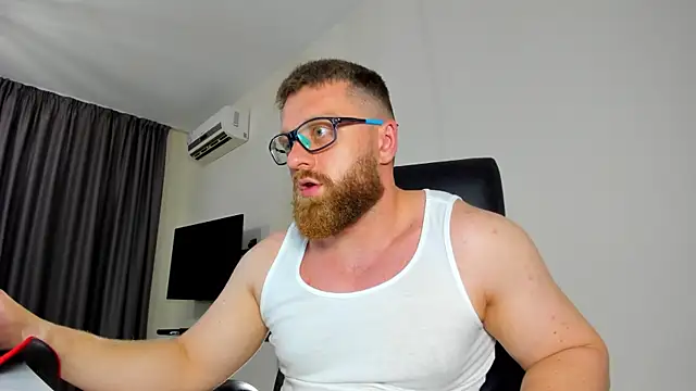 Snapshot of Findom_guy chatting on May 2026 05:53:01 PM Findom guy online show from May 2026 05:53:01 PM