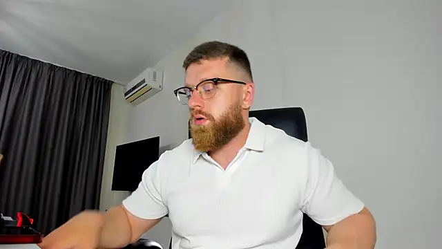 Snapshot of Findom_guy chatting on May 2026 05:07:01 PM Findom guy online show from May 2026 05:07:01 PM