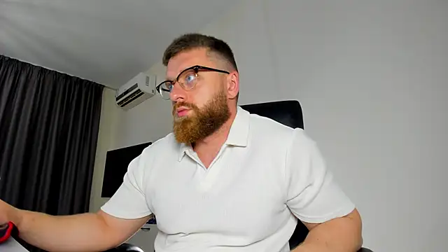 Snapshot of Findom_guy chatting on May 2026 04:34:01 PM Findom guy online show from May 2026 04:34:01 PM