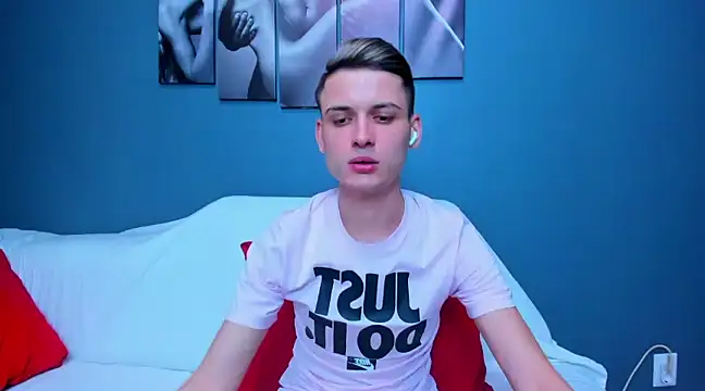 Snapshot of andboyfor6 chatting on January 2025 10:10:01 PM andboyfor6 online show from January 2025 10:10:01 PM