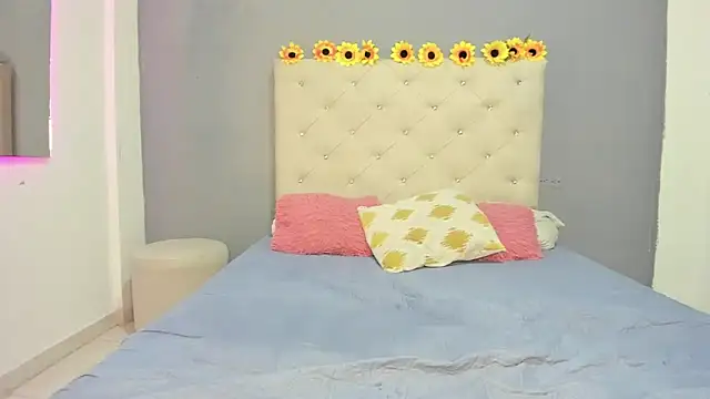 violetasimonz online show from March 2025 03:42:02 PM