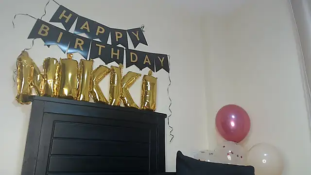 Snapshot of NIKKIE_LOVE chatting on January 2025 04:10:02 AM NIKKIE LOVE online show from January 2025 04:10:02 AM
