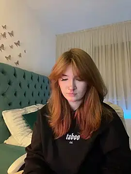  Chlo  e online show from February 2025 09:43:02 PM