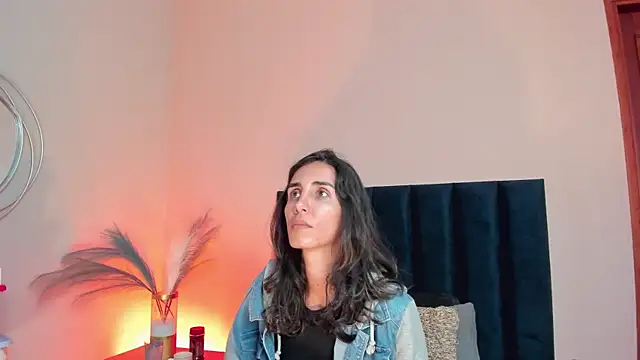 Nina Cavaali online show from October 2025 06:37:01 PM