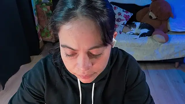 Cuttiealice online show from September 2025 05:04:02 PM