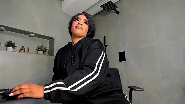Briana Wells  online show from June 2026 12:33:02 PM