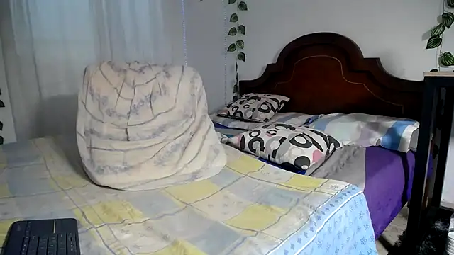 ivonne  hott1 online show from September 2025 04:06:01 PM