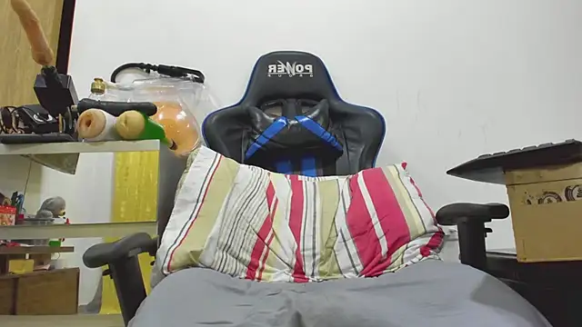 Snapshot of hugeeblackcock chatting on November 2025 07:23:02 PM hugeeblackcock online show from November 2025 07:23:02 PM