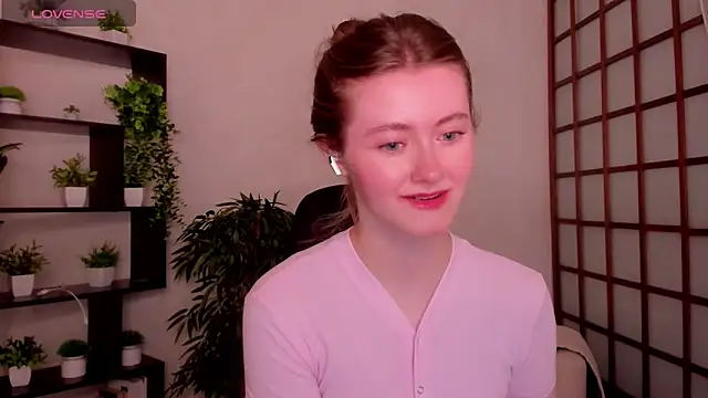 Snapshot of KateCuddle chatting on June 2026 02:47:01 AM KateCuddle online show from June 2026 02:47:01 AM