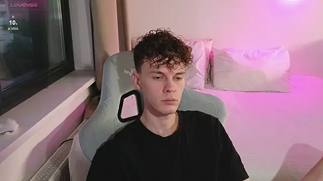 Snapshot of cute_thomas chatting on July 2026 06:47:02 PM cute thomas online show from July 2026 06:47:02 PM