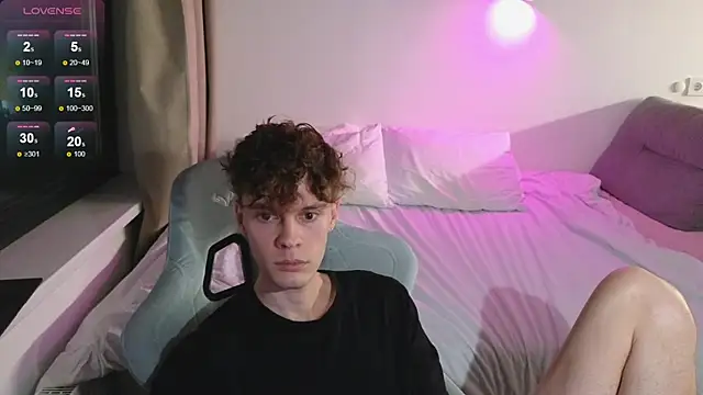 Snapshot of cute_thomas chatting on July 2026 08:11:01 PM cute thomas online show from July 2026 08:11:01 PM