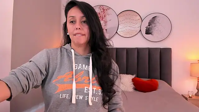 Snapshot of SaharaGarcia__ chatting on May 2026 09:32:02 PM SaharaGarcia online show from May 2026 09:32:02 PM
